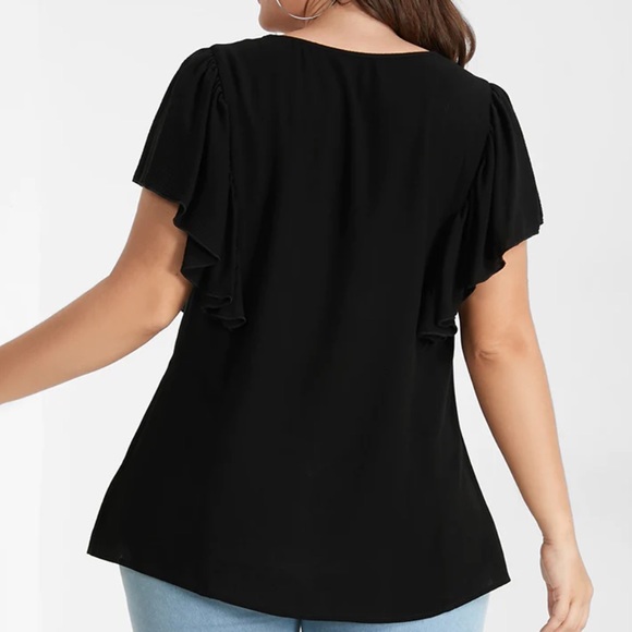 🛑SOLD🛑 SolidContrast Lace Ruffle Round Neck - Picture 2 of 3